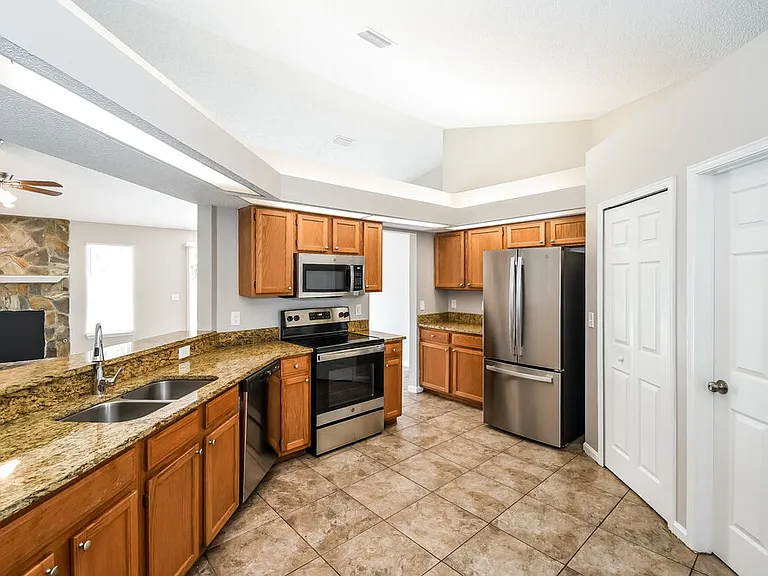 8133 W Fieldside Dr — Photo 8