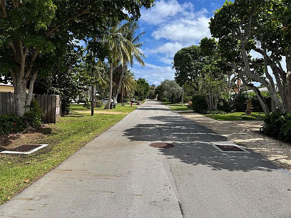 5th image of 3417 Dover Road