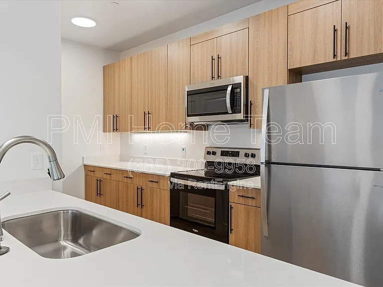 3378 Washington Blvd #302 — Photo 4