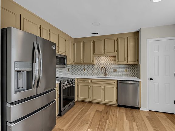5th image of 1011 E Northfield Blvd