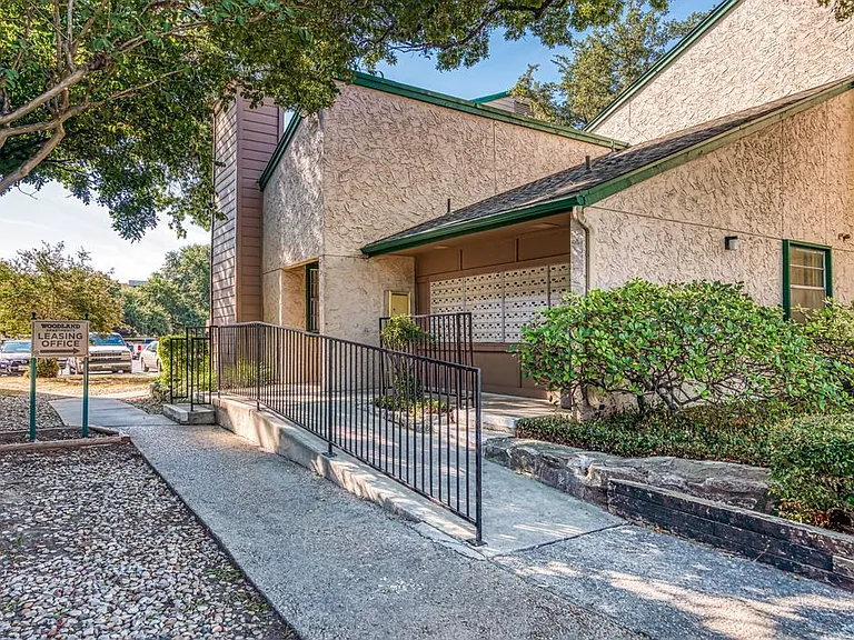 Woodland Apts San Antonio — Photo 10