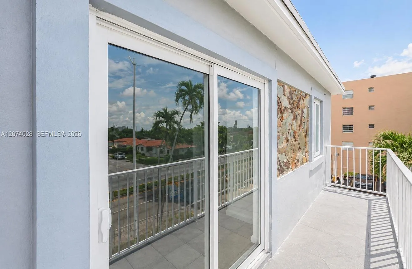 1 bed, 1.0 bath, 18849 sqft, $1,900 — Photo 1