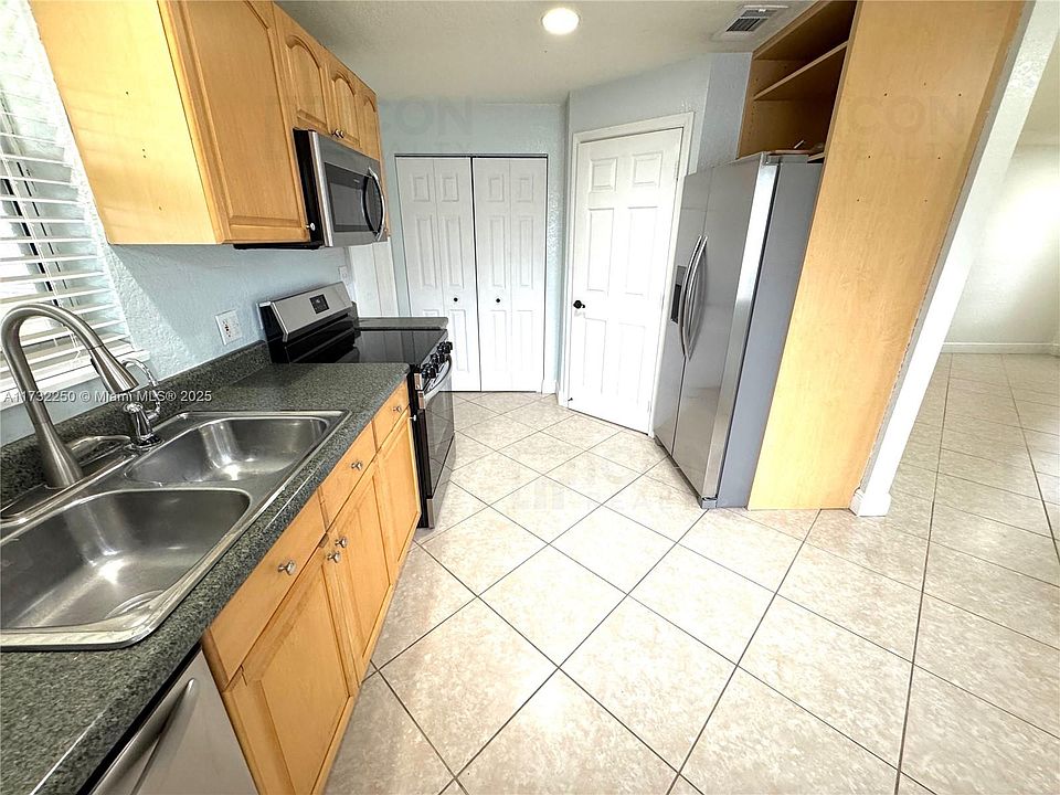 2631 N 72nd Way, Hollywood, FL 33024 | Zillow
