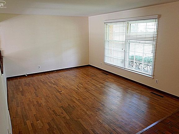2nd image of 4435 Lawnwood Ln