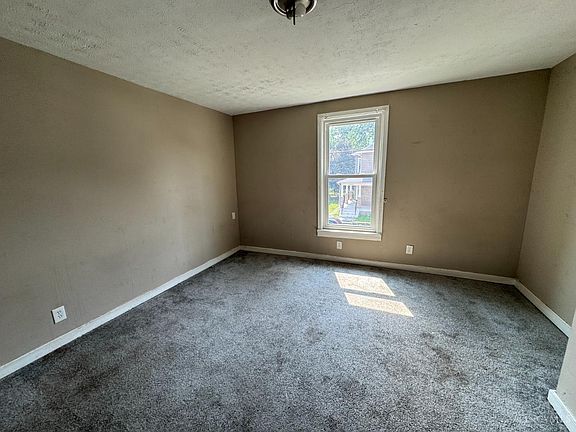 5th image of 2404 Elmo Ave