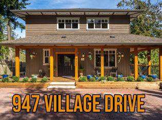 947 Village Dr, Bowen Island, BC V0N 1G1