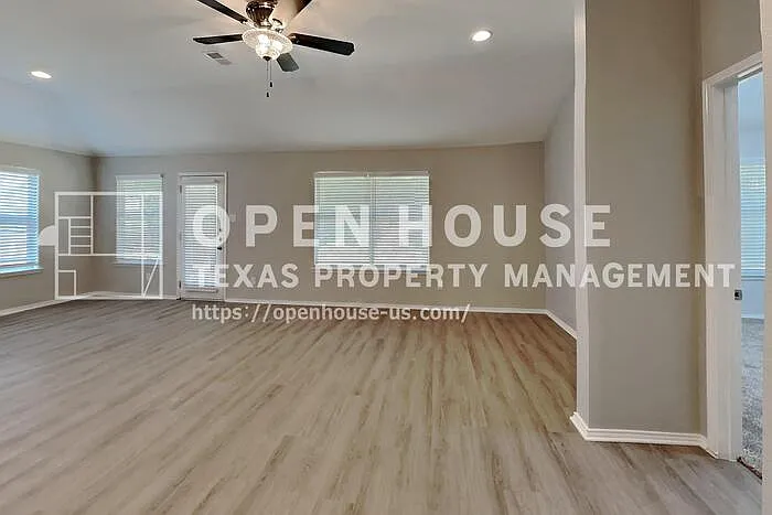 3 bed, 2.0 bath, 1416 sqft, $2,150 — Photo 3