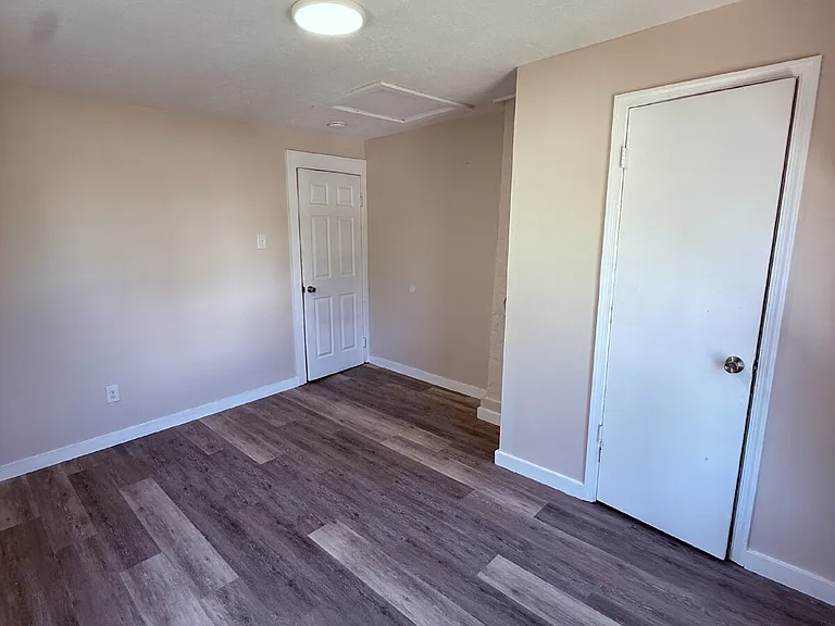 2400 Garfield Ave — Photo 10