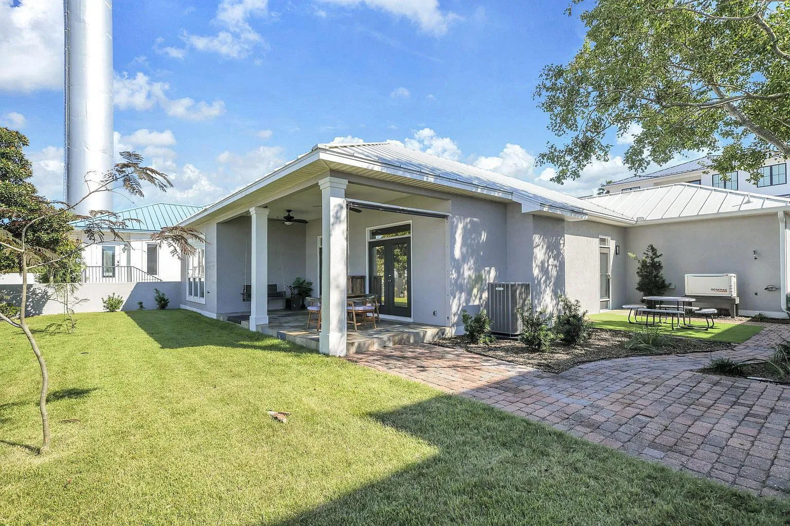 3 bed, 3600 sqft, $3,600 — Photo 3