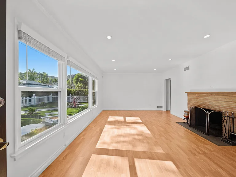 10257 McVine Ave — Photo 9