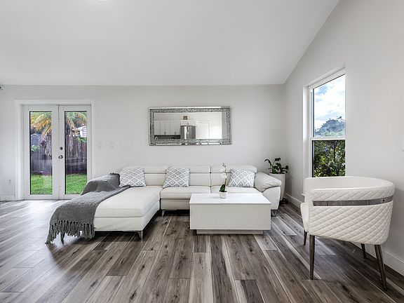5th image of 10117 Mikado Lane