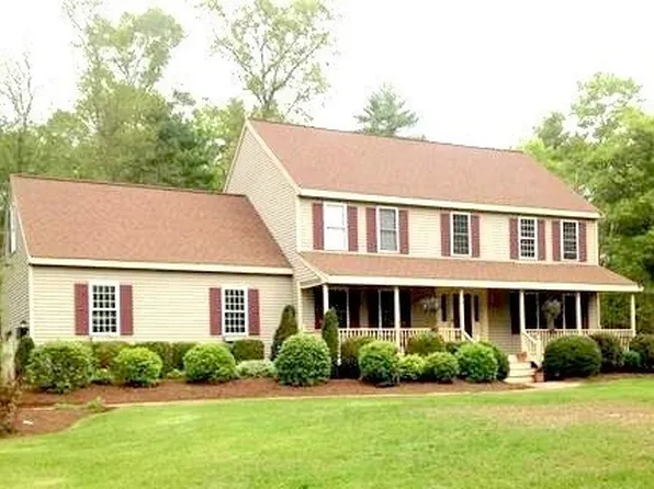 11 Edgewater Ln, Middleboro, MA 02346