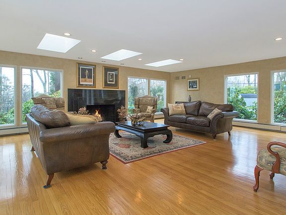2nd image of 155 Redwood Dr