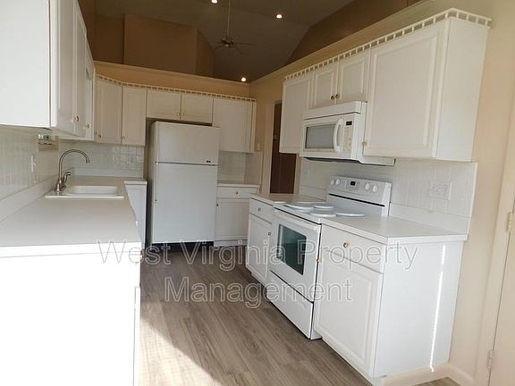 5th image of 102 Lee Ave
