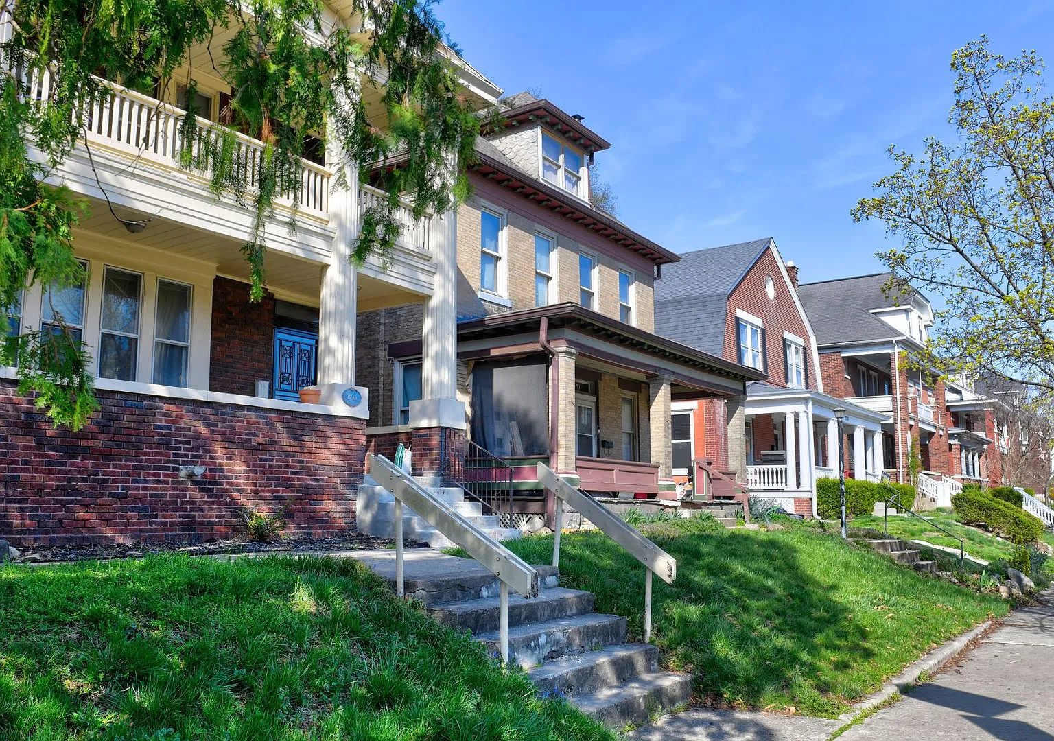 Charming 2-Bedroom Duplex in Franklin Park — Photo 1