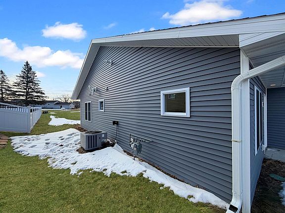 4th image of 1956 Retzlaff Drive