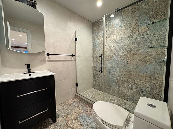 4th image of 253 Jefferson Ave APT 1
