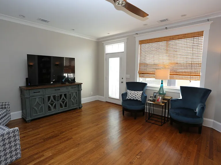 219 Lake View Dr — Photo 9