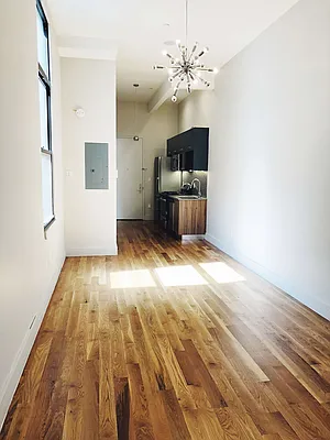 Rented by Manhattan Management LLC | media 21