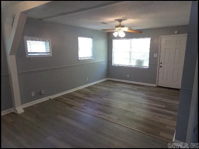 908 Greenlea Dr — Photo 3