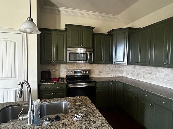 5th image of 102 Adler Pl