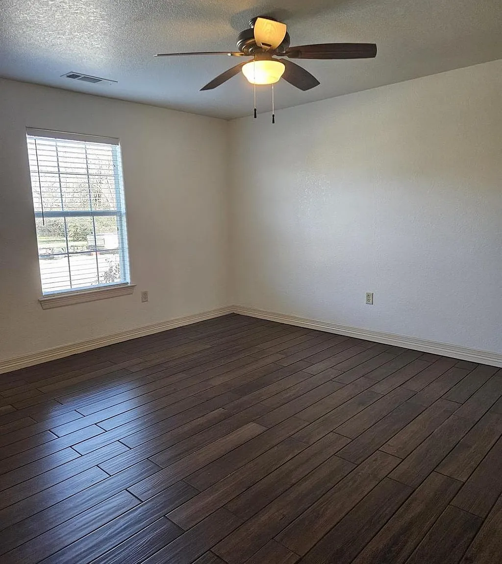 3 bed, 1338 sqft, $1,850 — Photo 4