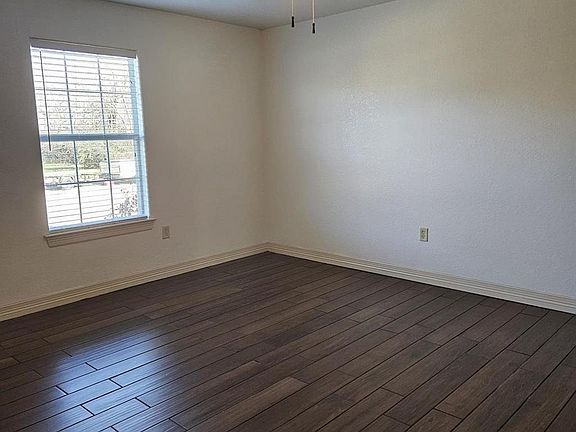 4th image of 400 S Powell St
