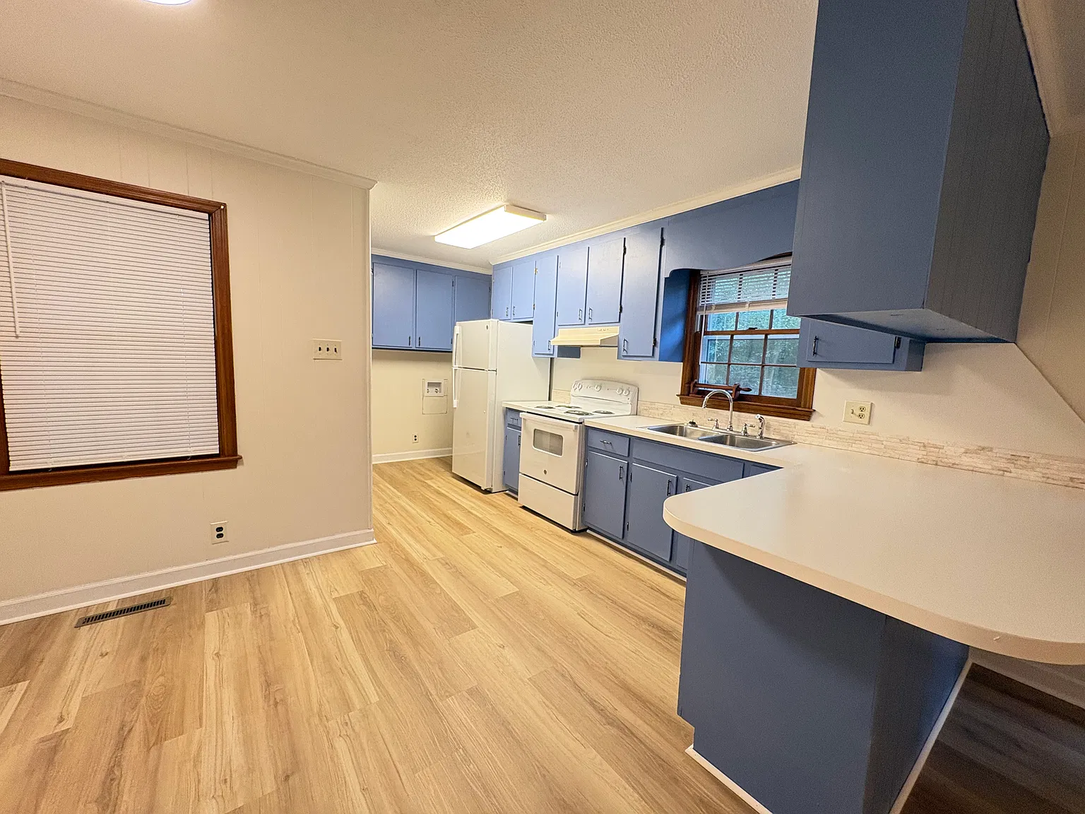 3 bed, 1441 sqft, $1,950 — Photo 3