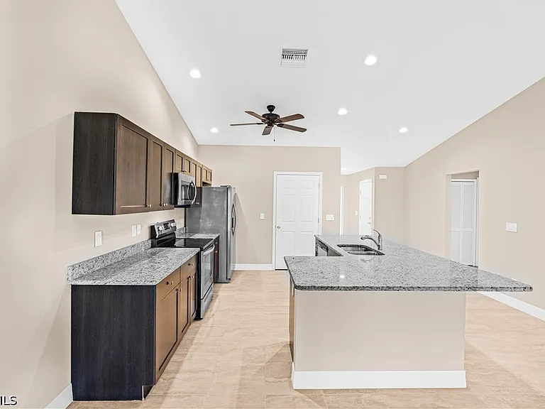 3509 SW Santa Barbara Pl — Photo 16