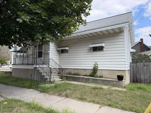822 4th St, Menominee, MI 49858