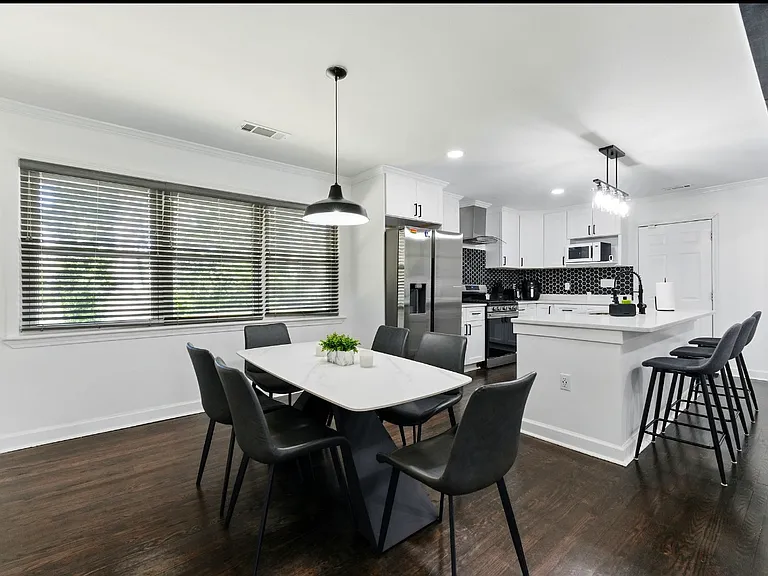 2820 Memorial Dr SE — Photo 18
