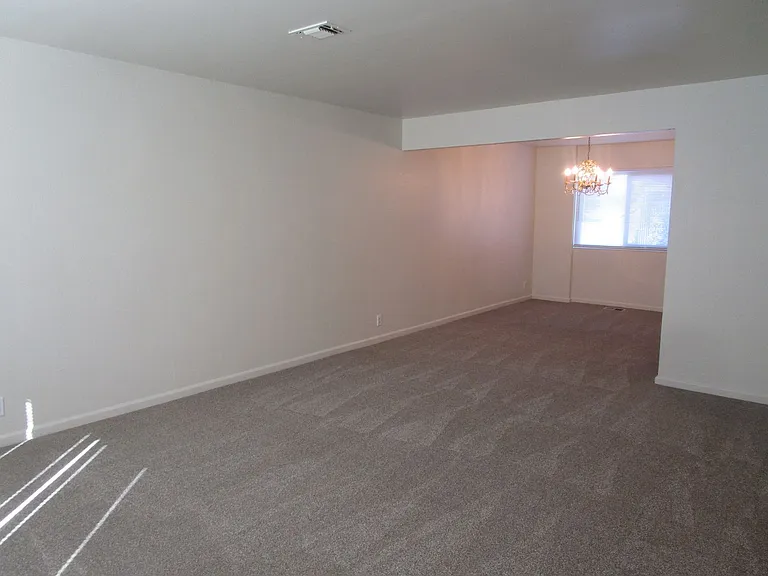 812 Briarwood Ct — Photo 3