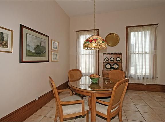 charming kitchen nook