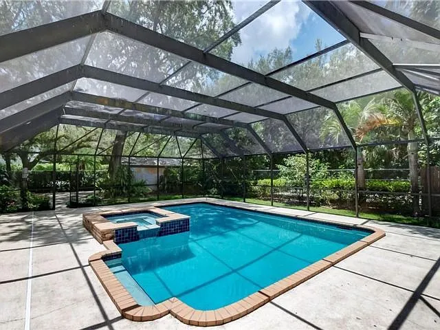 10890 SW 83rd Ave — Photo 3