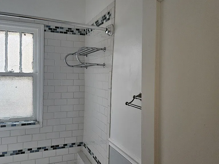 10918 S Vernon Ave — Photo 26