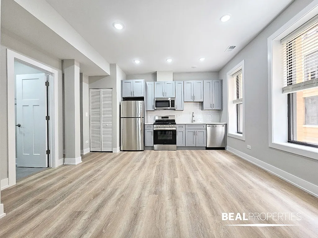1200 W Wellington Ave — Photo 2
