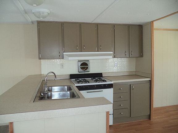 5th image of 2613 Loch Lomond Dr