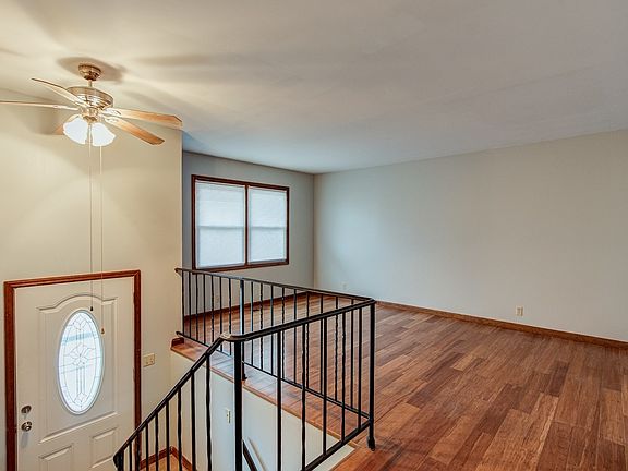 3rd image of 900 Forest Glen Dr