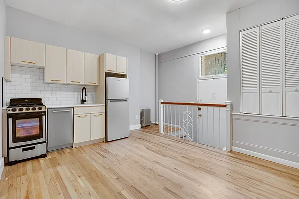 Rented by Peter R. Hungerford, LREB | media 8