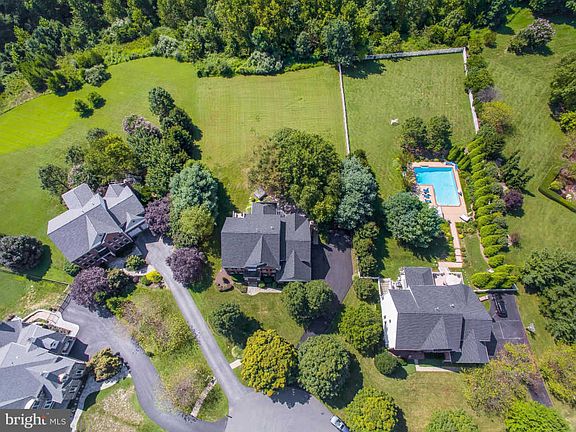 3rd image of 15129 Rollinmead Dr
