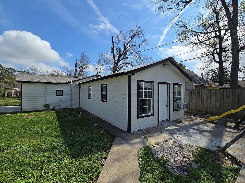 1st image of 9010 Linda Vista Rd #D