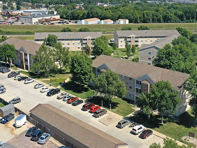 Golden Creek Apartments — Photo 17