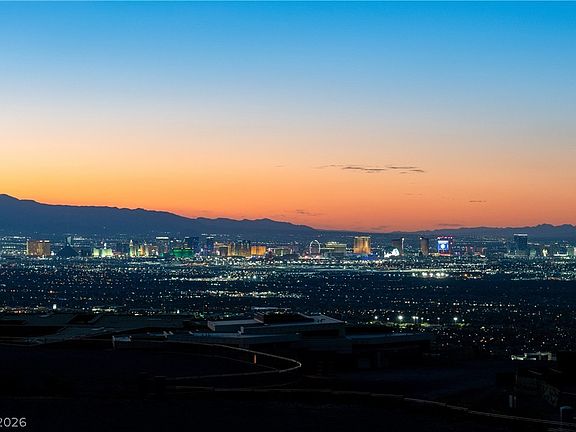 3rd image of 8 Chisel Crest Ct