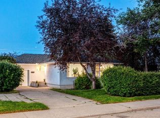 6016 W Thornburn Dr NW, Calgary, AB T2K 3P7