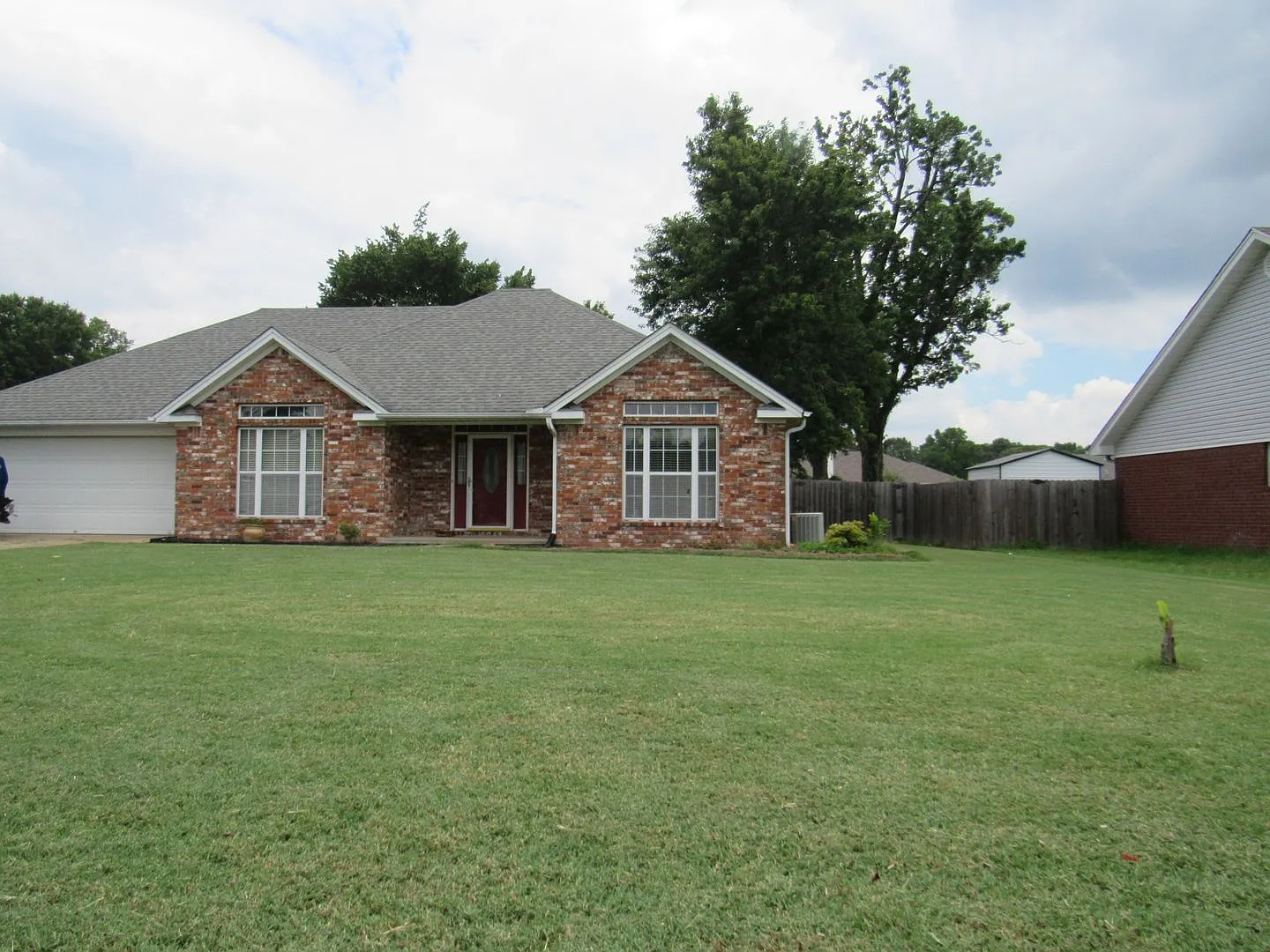 3 bed, 2.0 bath, 1959 sqft, $1,850 — Photo 3