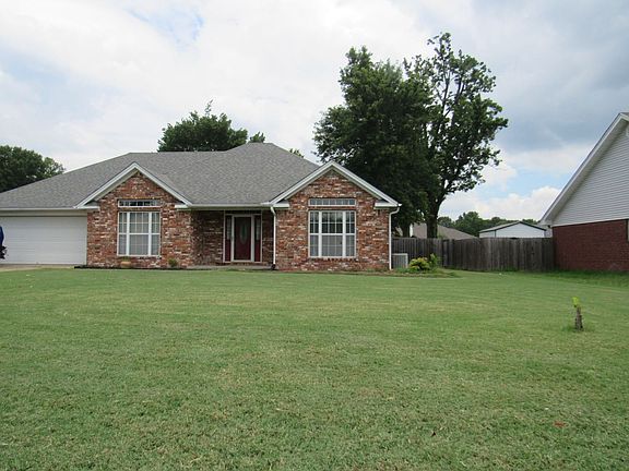 3rd image of 16 Emerald Cir
