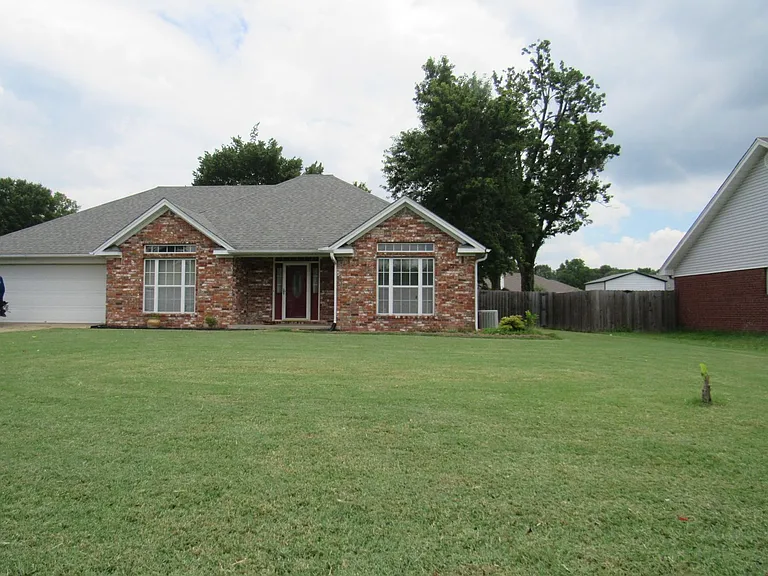 16 Emerald Cir — Photo 3