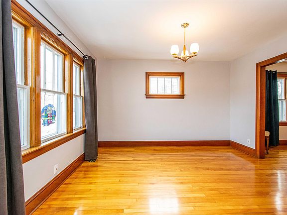 3rd image of 216 Pleasant St