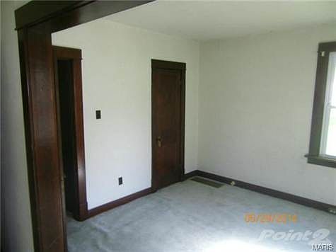 4th image of 2318 Wengler Ave