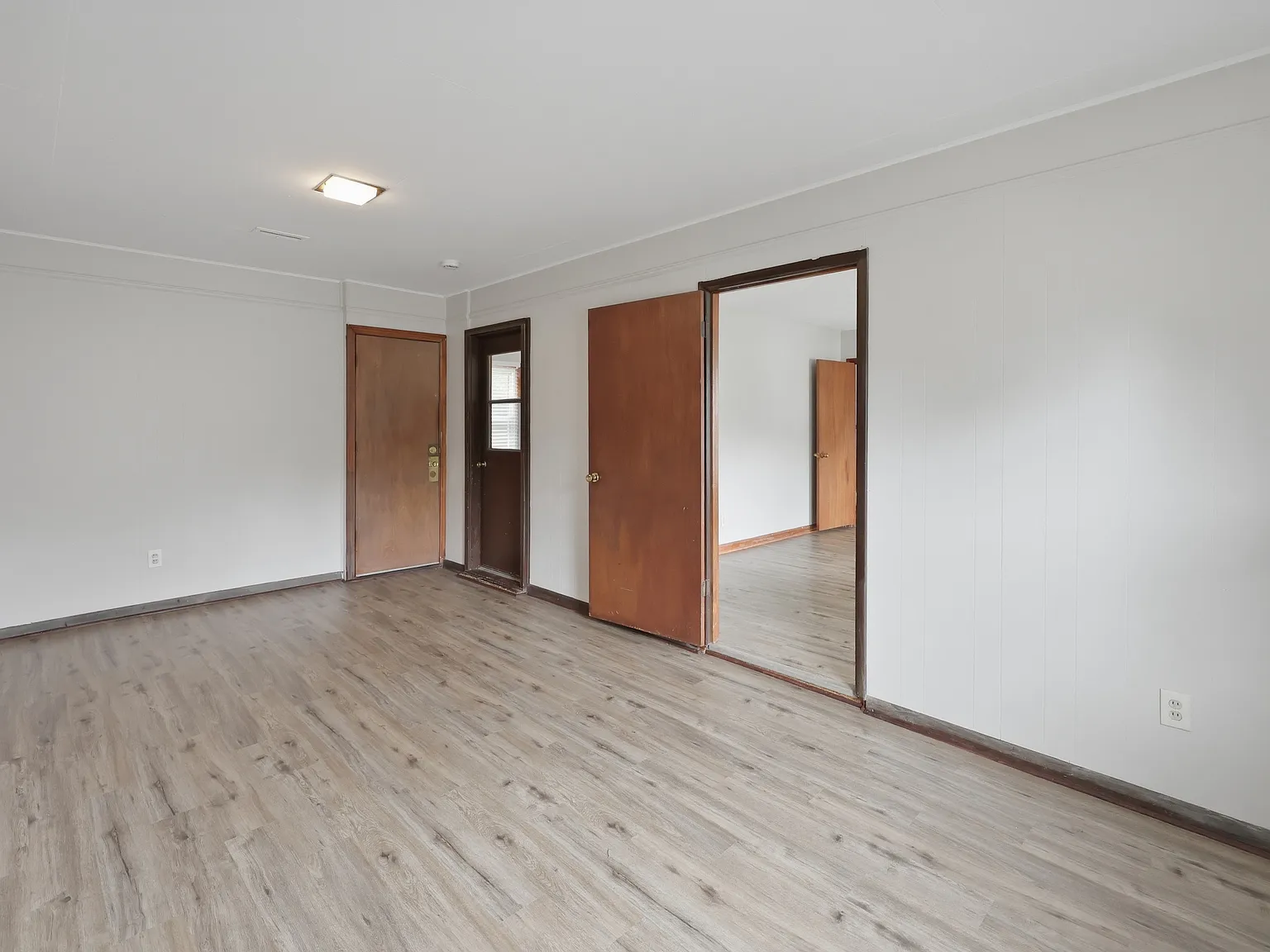 3 bed, 1.5 bath, 1327 sqft, $1,400 — Photo 4